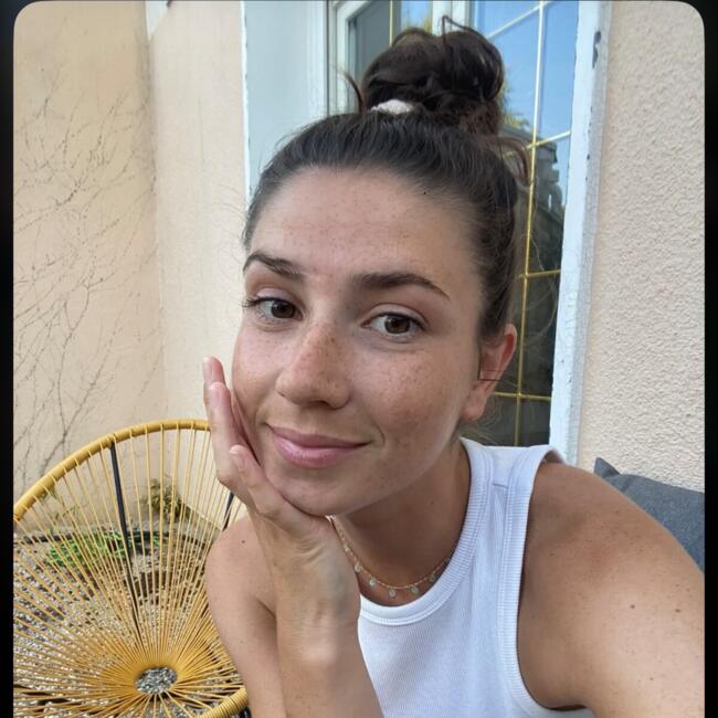 Babysitter in Les Noës-près-Troyes: Kiara