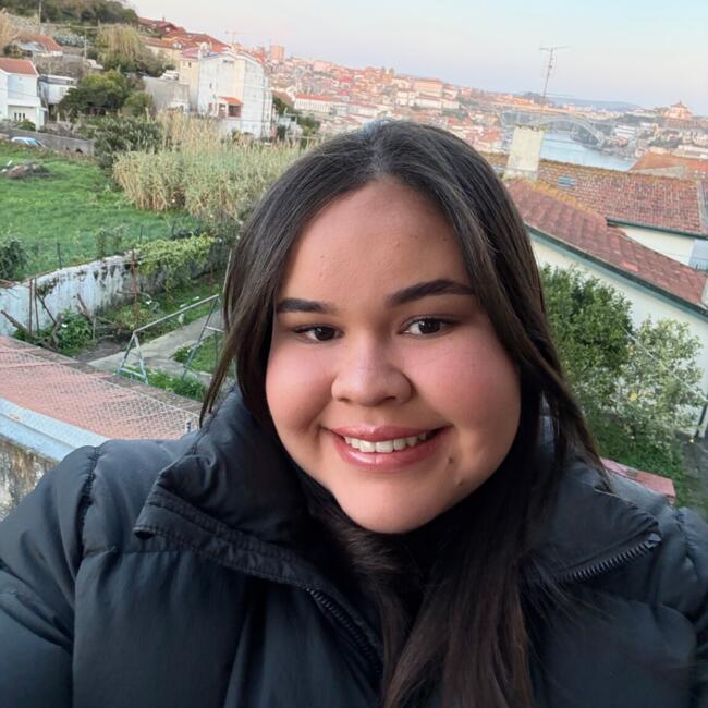 Babysitter in Vila Nova de Gaia: Yasmin
