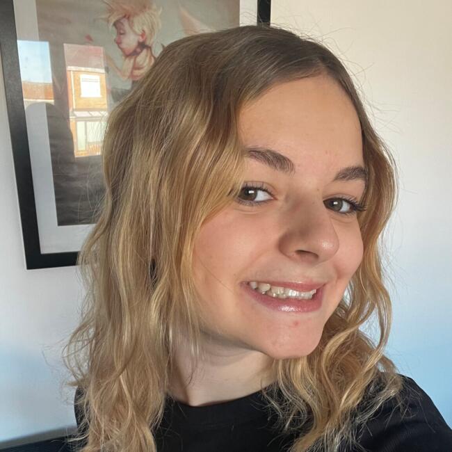 Babysitter in Gouy-en-Artois: Margaux