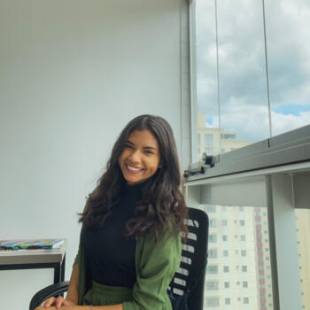 Babysitter Brasília: Janaina