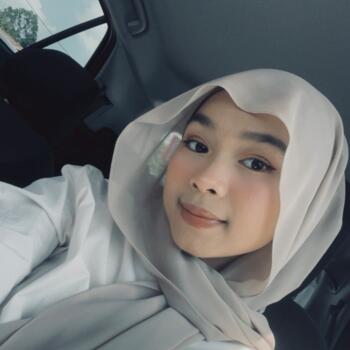 Babysitter in Durian Tunggal: Aina