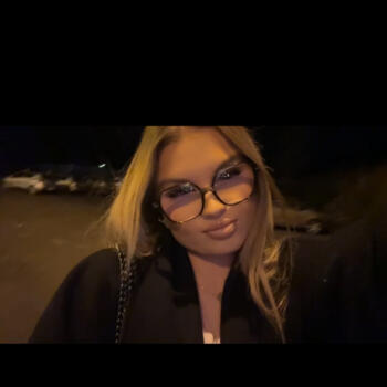 Babysitter in Chanonat: Laly