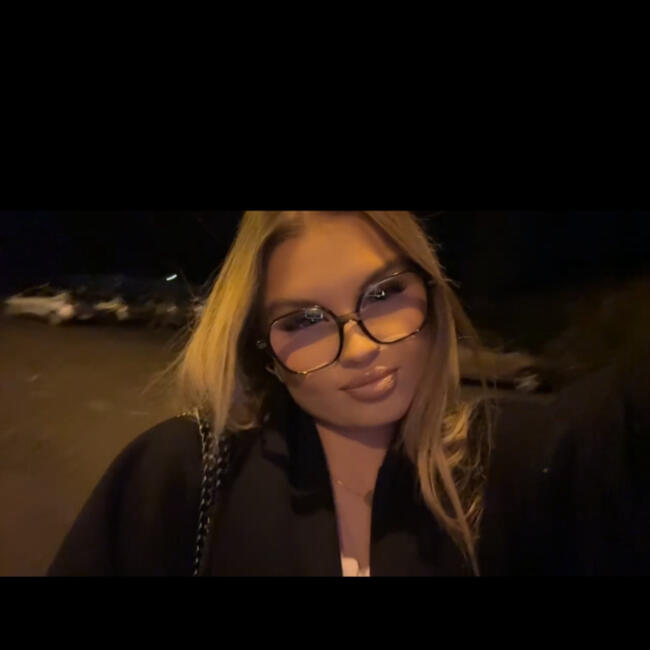 Babysitter in Chanonat: Laly