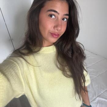 Babysitter in Paris: Chedine