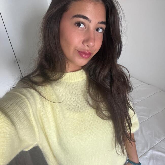 Babysitter in Paris: Chedine