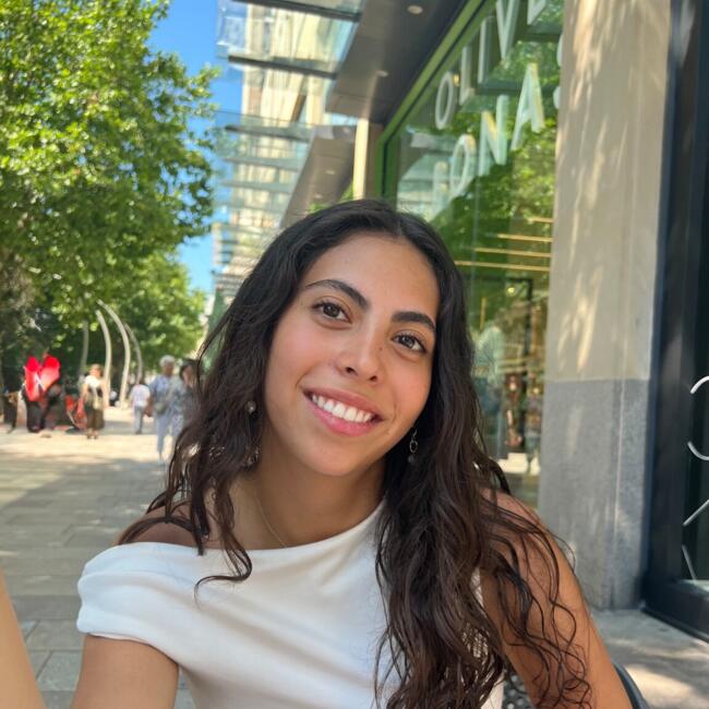 Babysitter in Pamplona: Fernanda