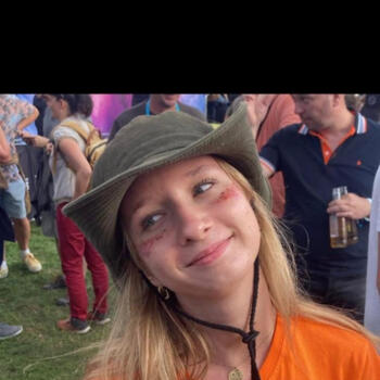 Babysitter in Genappe: Mia