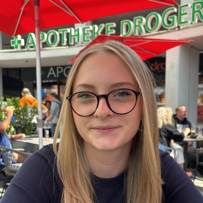 Baby-sitter in Urdorf: Jael