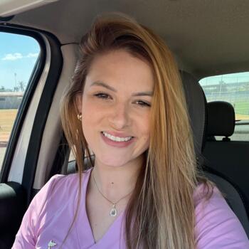 Emprego de babá em Brasília: emprego de babá Daniella