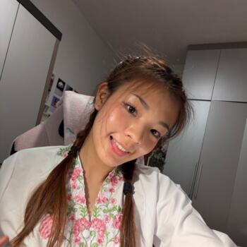 位于新加坡的临时保姆: Valerie