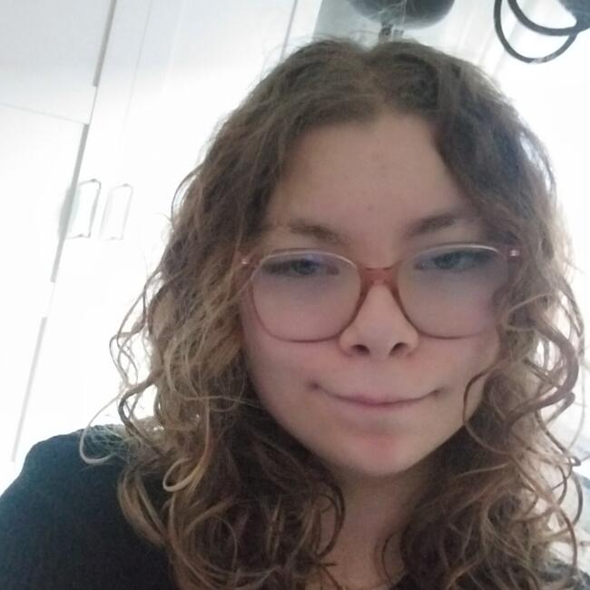 Babysitter in Olen: Lore