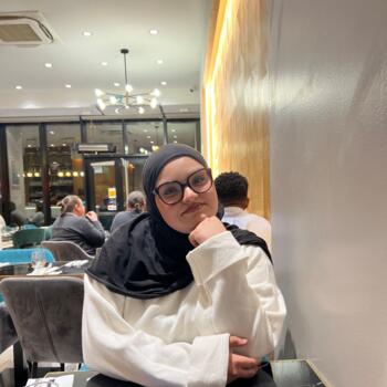 Babysitter Avon: Feryelle Elhattab