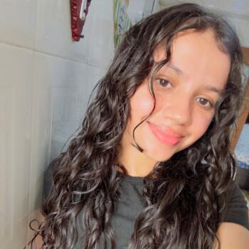 Babysitter in Seville: Junnie Guzmán