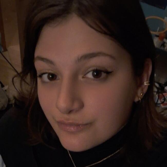 Babysitter in Saint-Désir: Thaïs