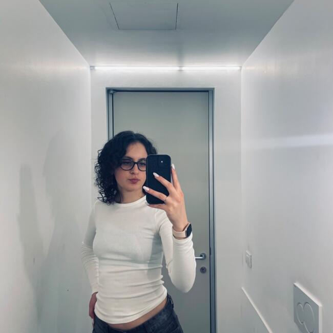 Nanny in Calco: Ariana