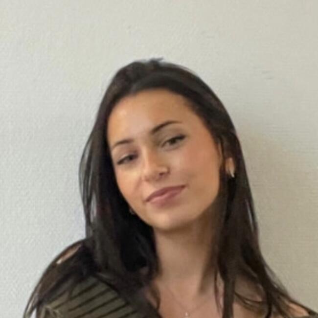 Babysitter in Villepreux: Chloé