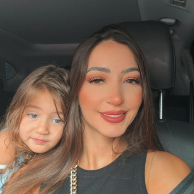 وظيفة جليسة أطفال في دبي: Rania