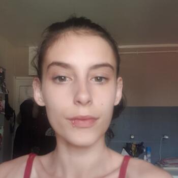 Niñera Charleville-Mézières: Laurine