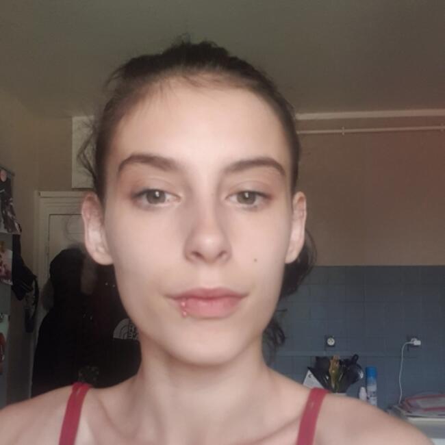 Niñera en Charleville-Mézières: Laurine