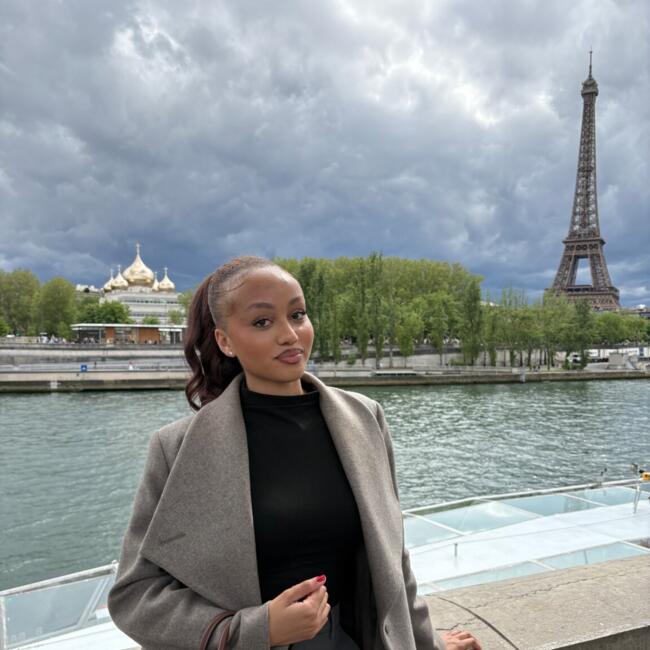 Babysitter in Paris: Mélissa