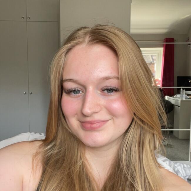 Babysitter in Sydney: Maddie