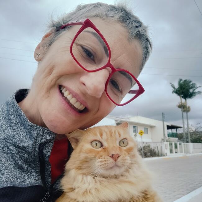 Babysitter in Palhoça: Dina