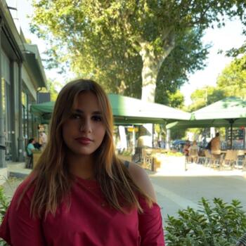 Babysitter Arles: Kamelia