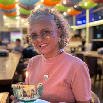 Babysitter Vila Velha: Naila