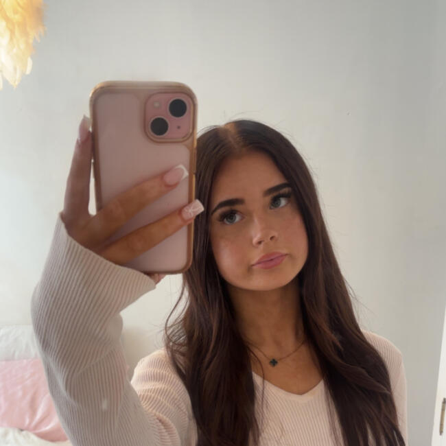 Babysitter in Twickenham: Eva