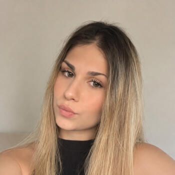 Babysitter in Jouy-le-Potier: Tijana