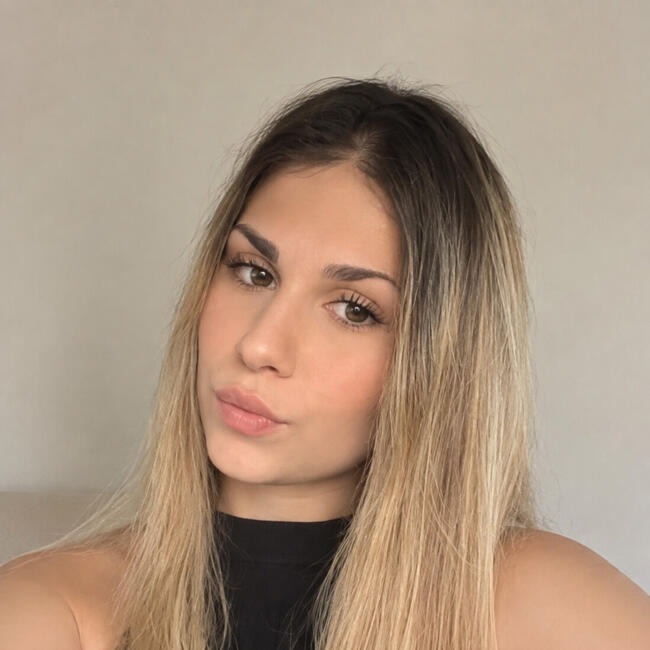 Babysitter in Jouy-le-Potier: Tijana
