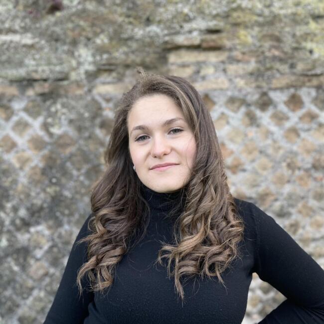 Babysitter in Rome: Giulia