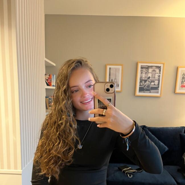 Babysitter in Écouen: Eline