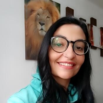 Babá em Curitiba: Valeria