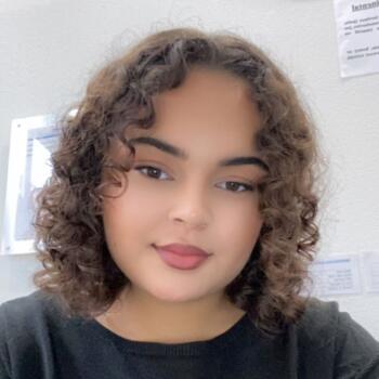 בייביסיטר ב- טרואה: Maiwenn