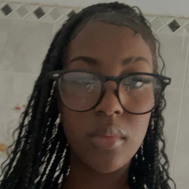 Babysitter em Almada: Diana