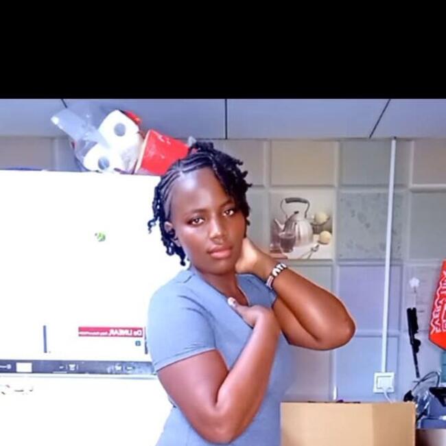 مربية أطفال في دبي: Irene