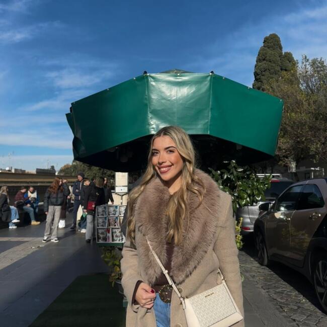 Babysitter in Marbella: Lucia