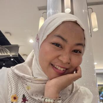 Pengasuh Puchong Batu Dua Belas: Atasya
