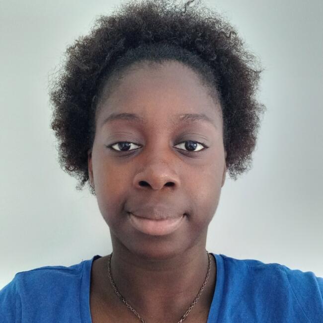 Babysitter em Queluz: Sara