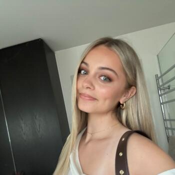 Babysitter in Auckland: Phoebe