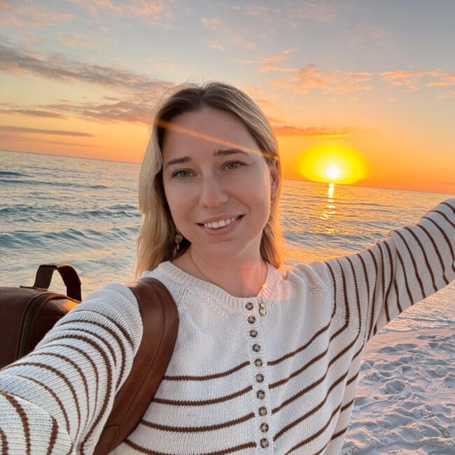 Babysitting job in Fort Walton Beach: Julia