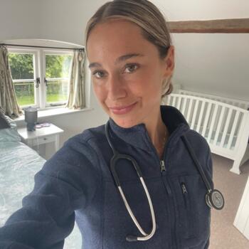 Babysitter in Marbella: Olivia