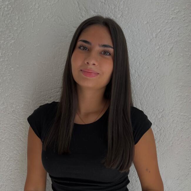 Babysitter in Virazeil: Cylia