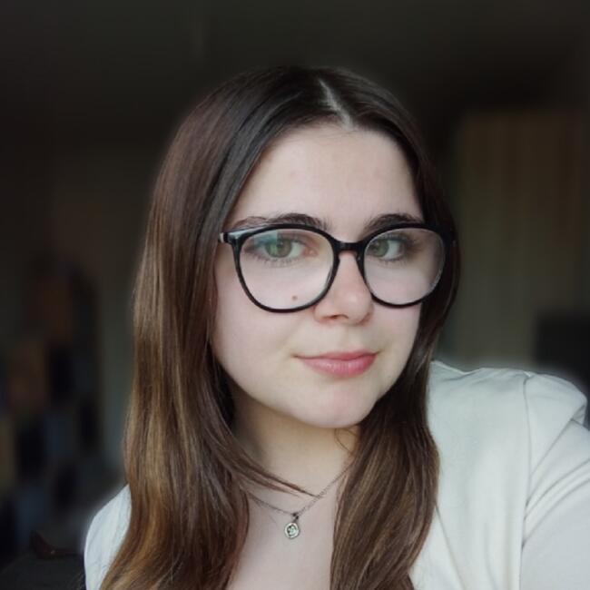 Babysitter in Vivier-au-Court: Eva