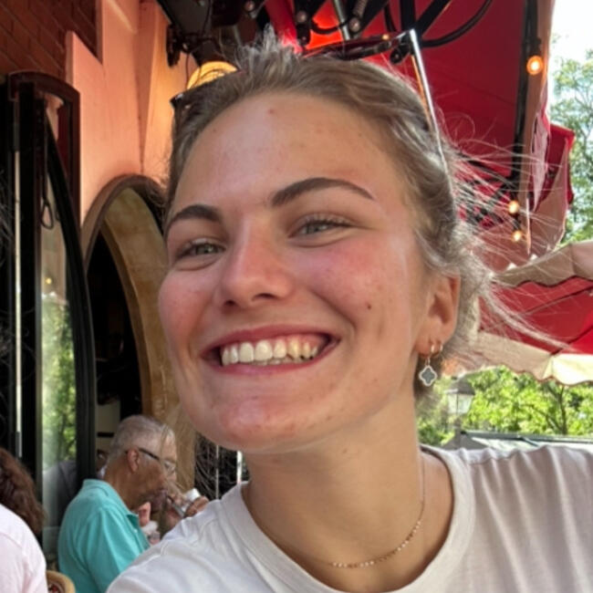 Babysitter in Les Roches-de-Condrieu: Eloane