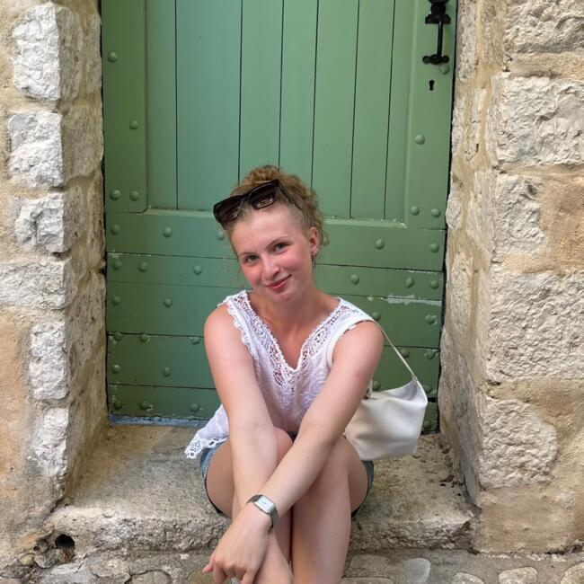 Babysitter in Uccle: Veronika