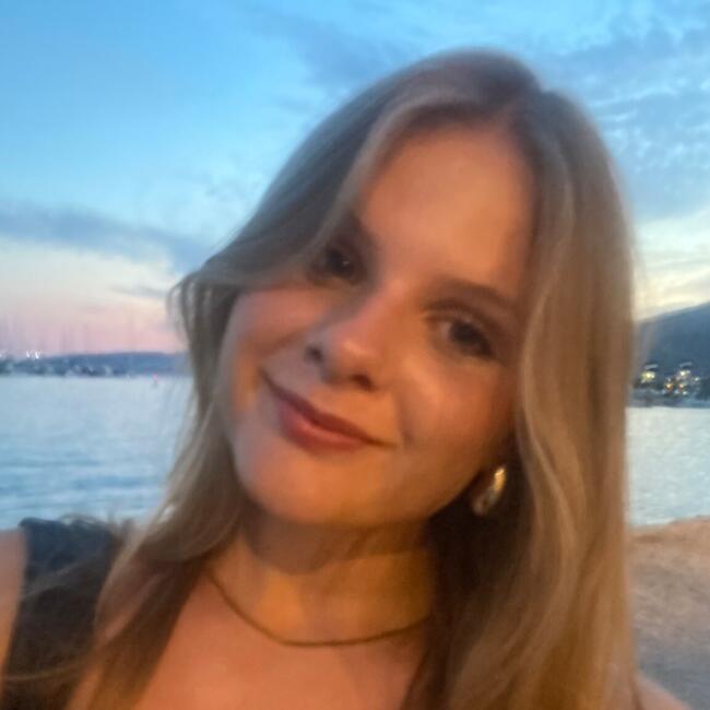 Babysitter in Gent: Lore