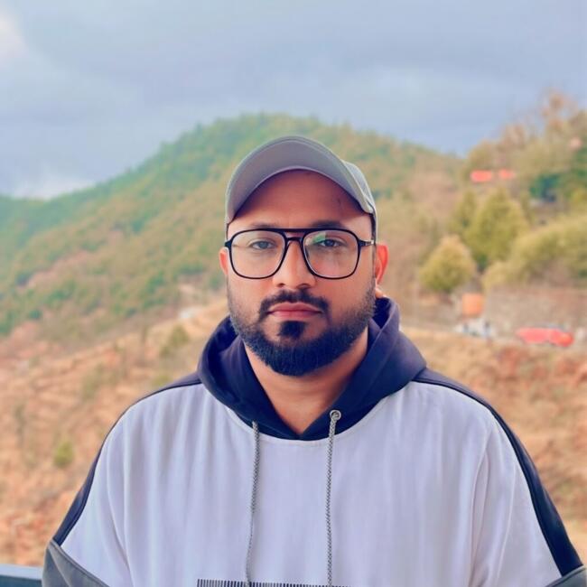 Babysitting job in Faridabad: Devender