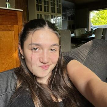 Babysitter in Profondeville: Elena